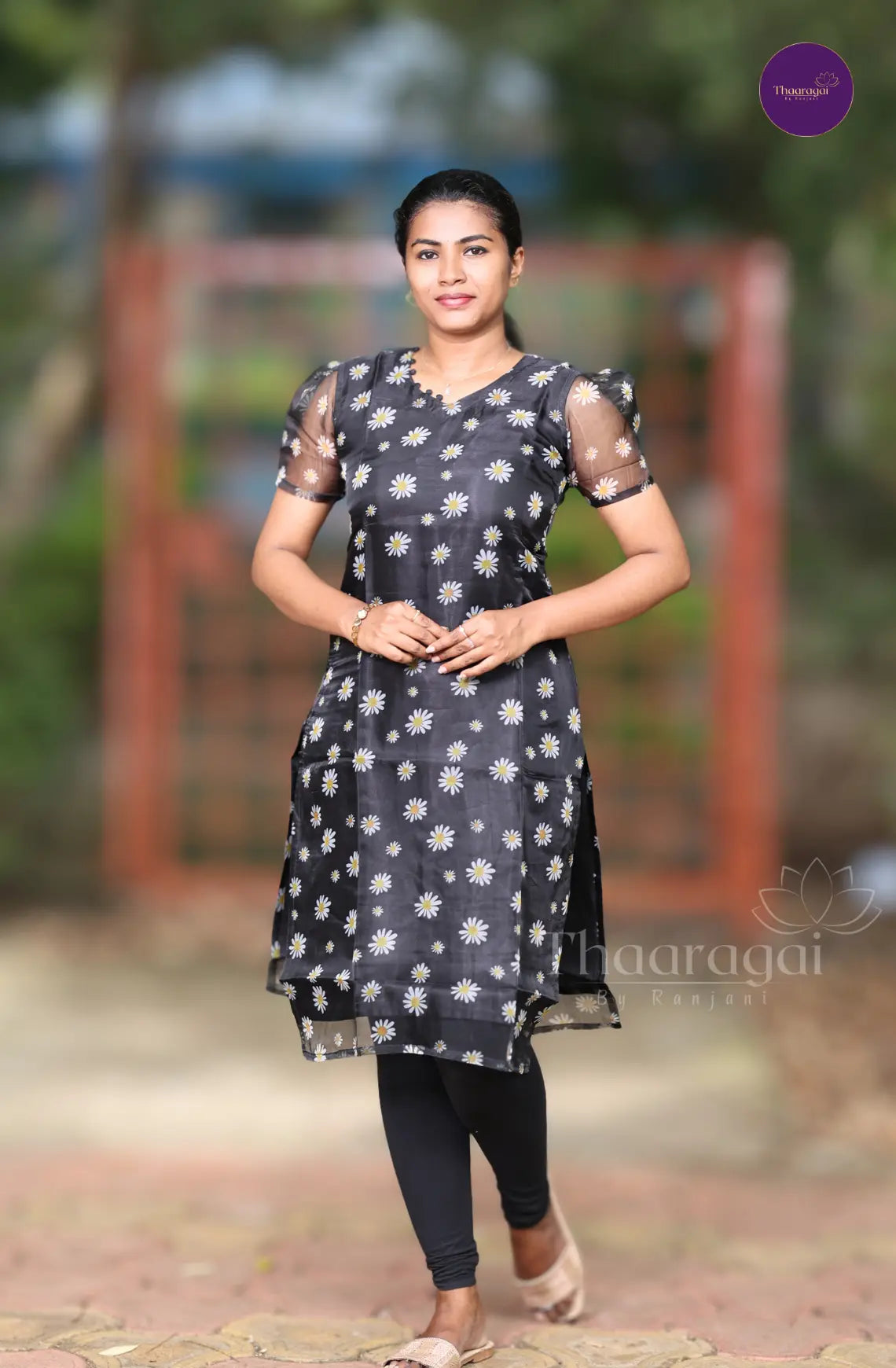 Poovin Nizhal - Black