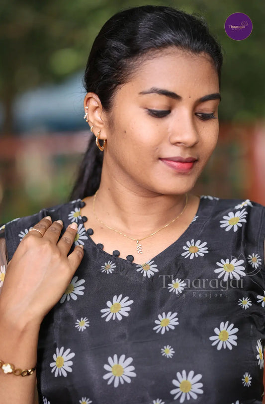 Poovin Nizhal - Black